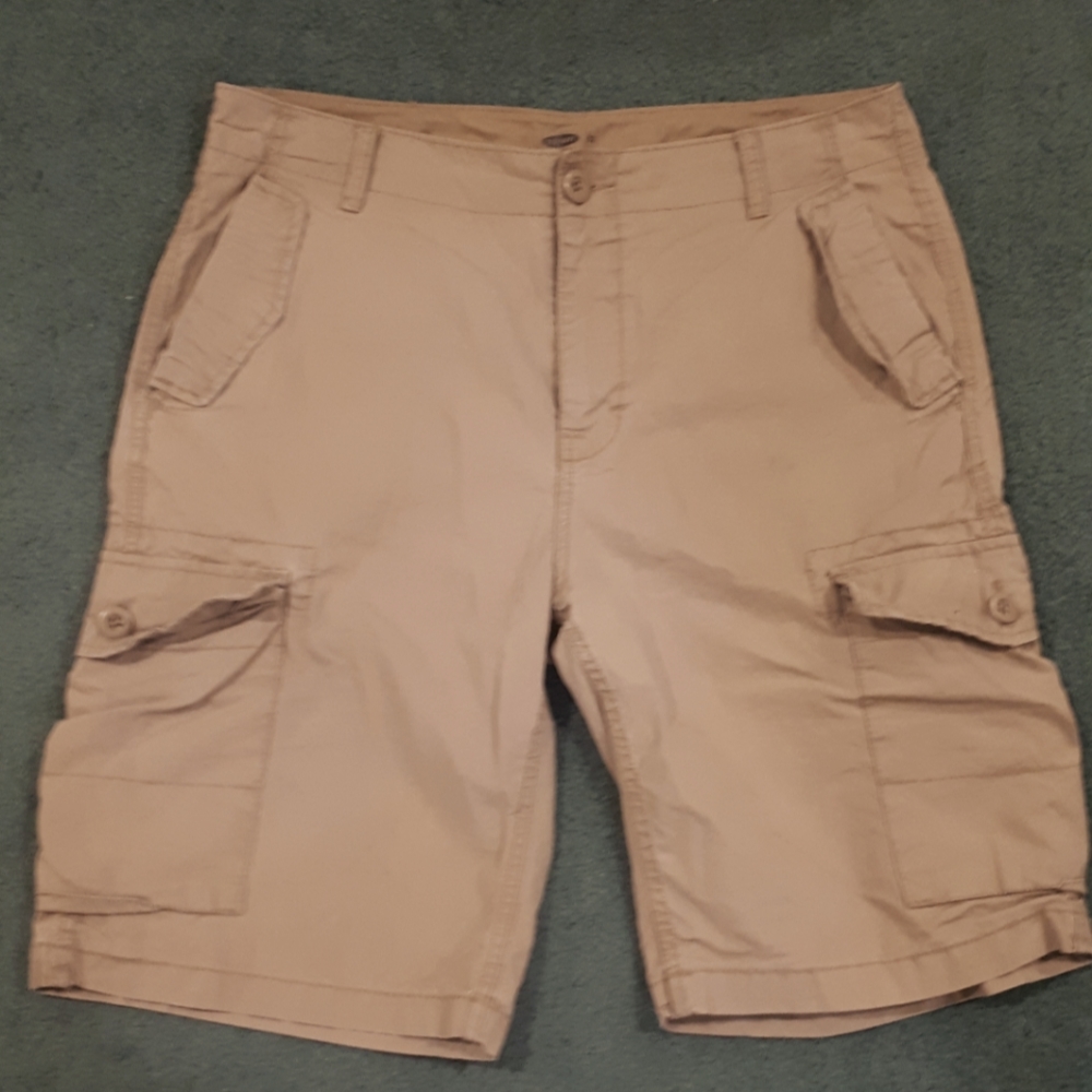 NWOT khaki cargo shorts